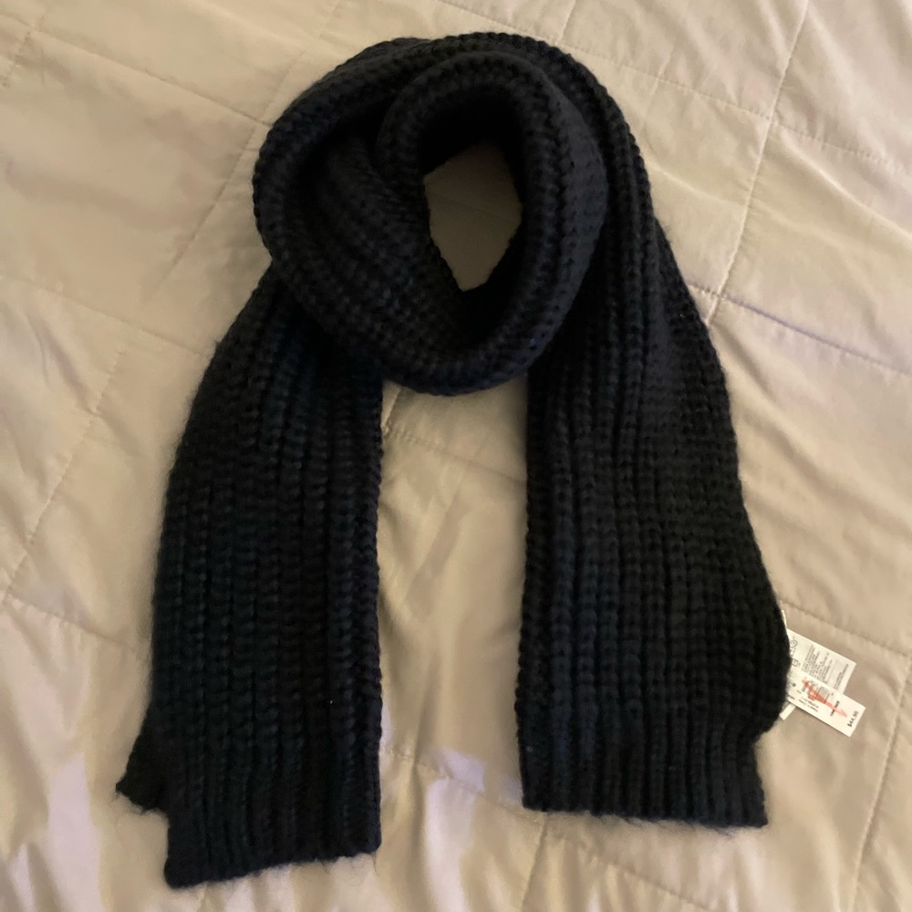 Gap shawl, black with sparkling yarn
